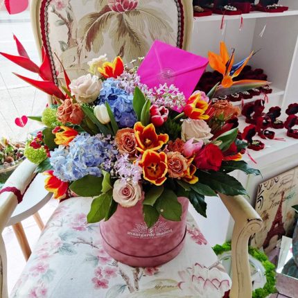 Aranjamente florale si flori in cutii floraria Avantgarde