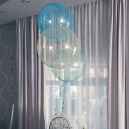 Buchet baloane (cu heliu)- Disponibil doar umflat cu heliu pentru Drobeta Turnu Severin Buchetul contine 3 baloane BOBO color, legate cu o rafie decorativa si o greutate pentru sustinerea buchetului de baloane. Baloanele din latex au un timp de plutire de 8-10h, iar baloanele din folie de minim 3 zile.